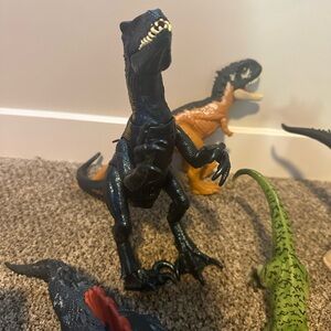 Jurrasic Park 14 quant. dinosaurs, make realistic sounds and all posable.
